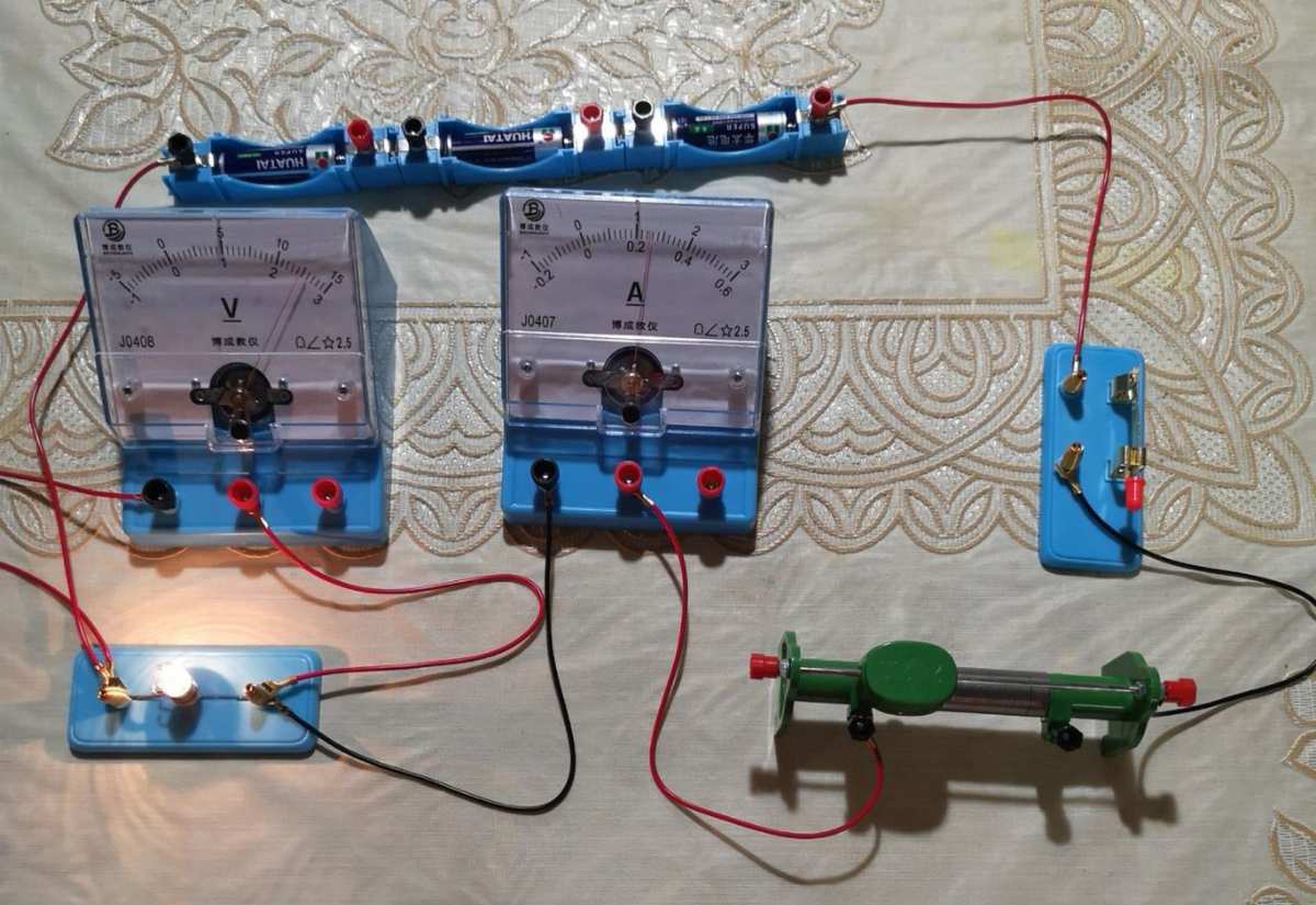 小燈泡測電功率怎么改進_測小燈泡電功率測三組數據的目的_物理測小燈泡電功率