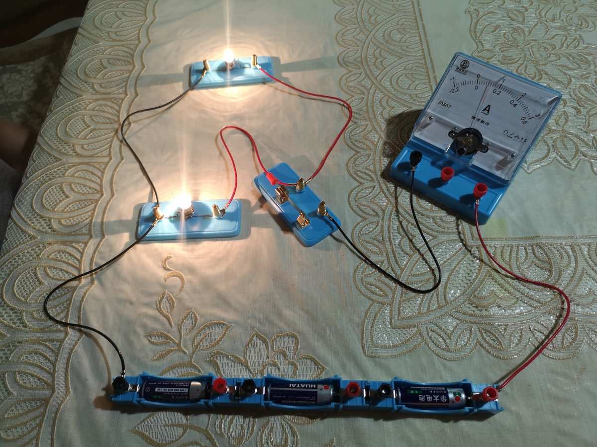 電池串聯和并聯電路圖_串聯諧振電路和并聯諧振電路_ups電池并聯圖
