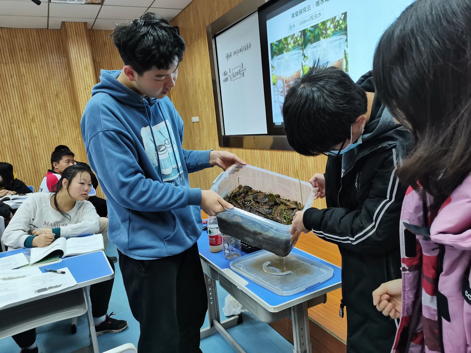 怎么用紙板做平衡車_需要平衡摩擦力的實驗_二力平衡實驗視頻紙板
