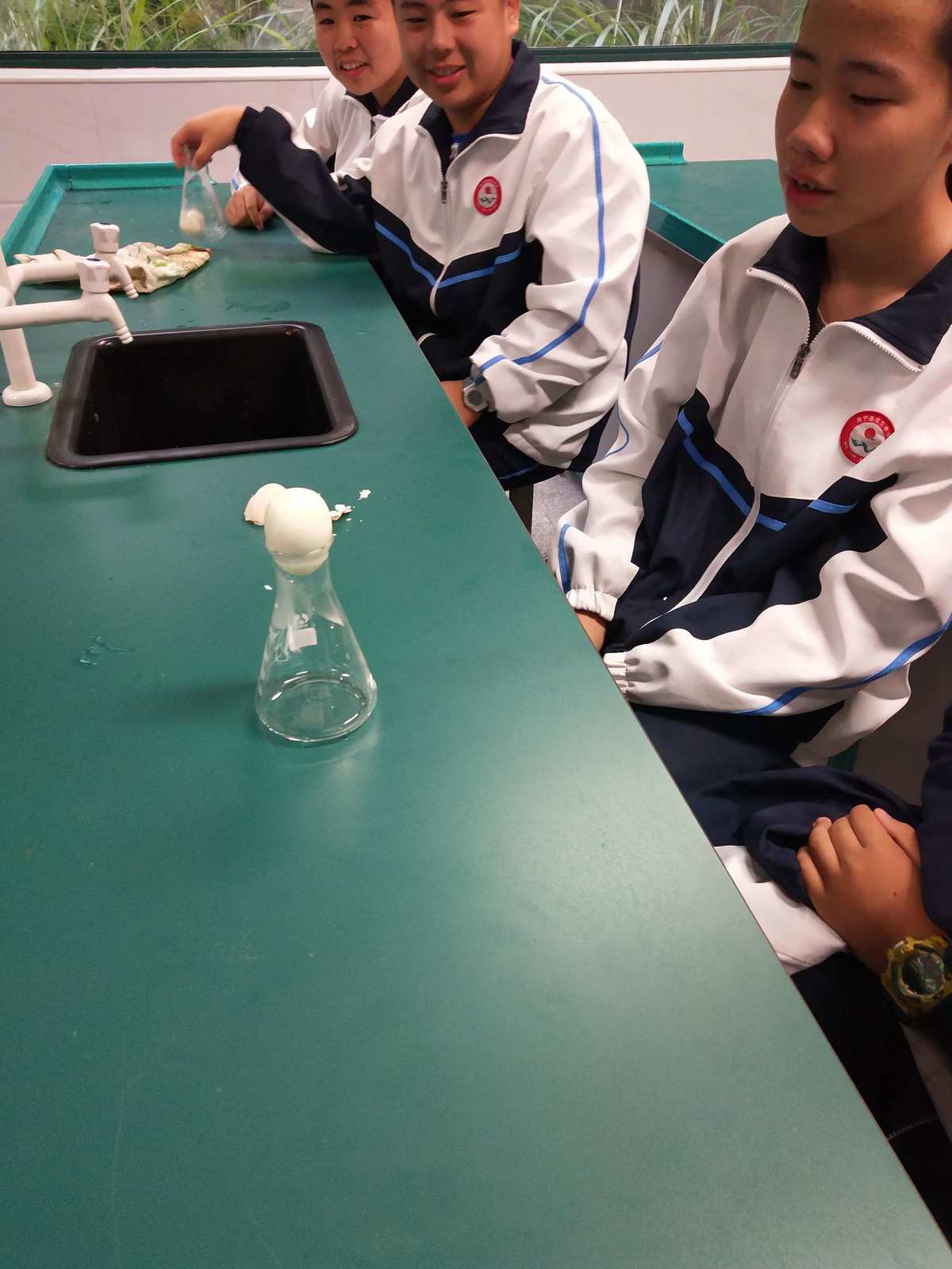 大氣壓強的實驗瓶吞蛋_大氣標準壓強符號_可樂瓶承受最大壓強