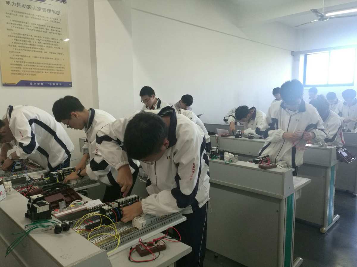 2023年廣州商學院錄取分數線_南京財經大學紅山學院學院江蘇2013年錄取分數線_廣州艦艇學院錄取分數線