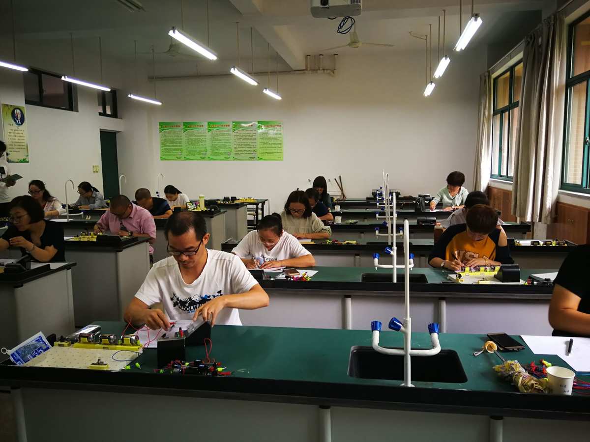 光明新區光明中學怎么樣_上海市光明中學物理_上海徐匯中學市重點