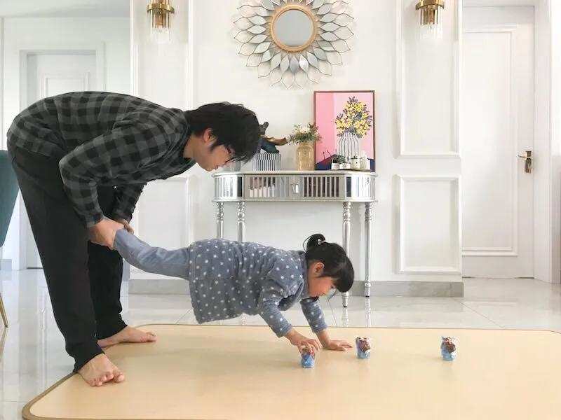 拉力帶鍛煉方法gif_瑜伽帶鍛煉方法圖解_彈力帶鍛煉方法視頻