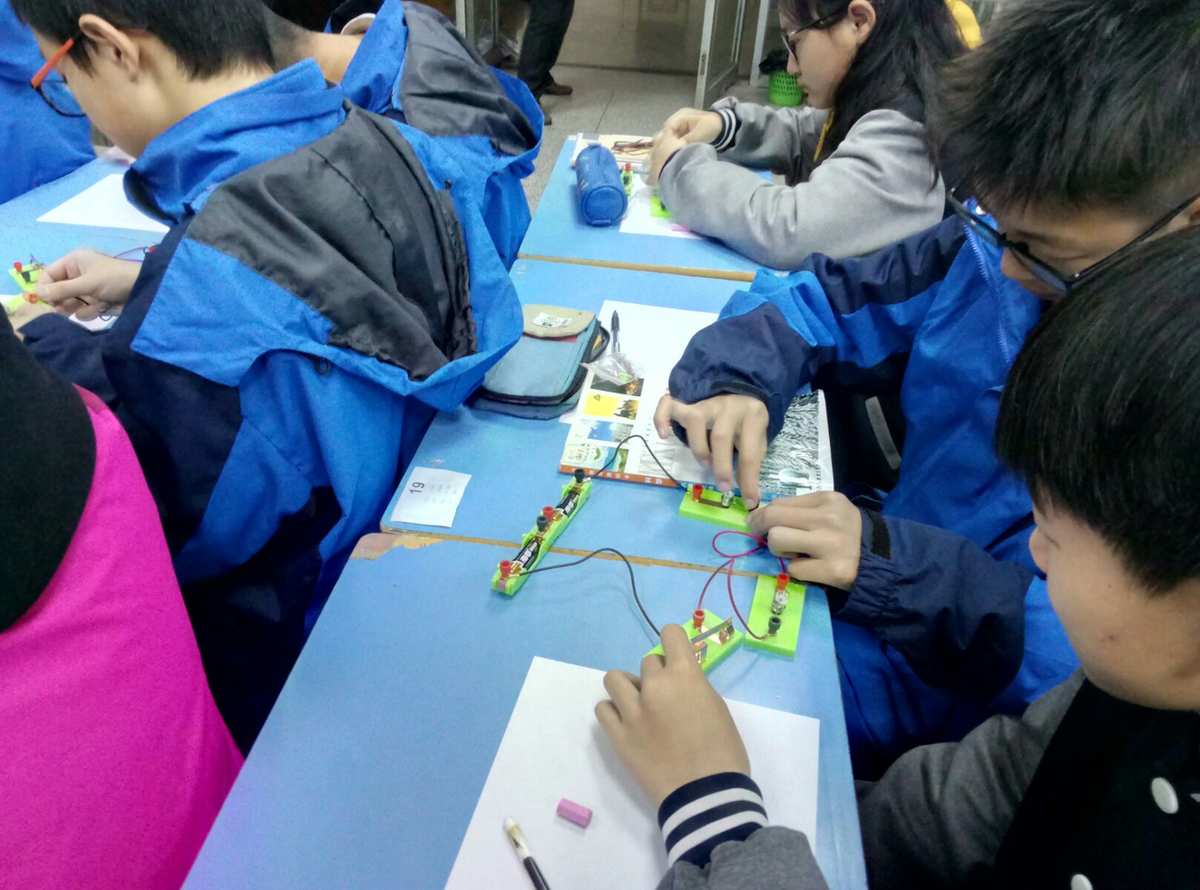 物理虛擬實驗室初中版_初中虛擬物理實驗室_初中物理電磁感應實驗操作步驟