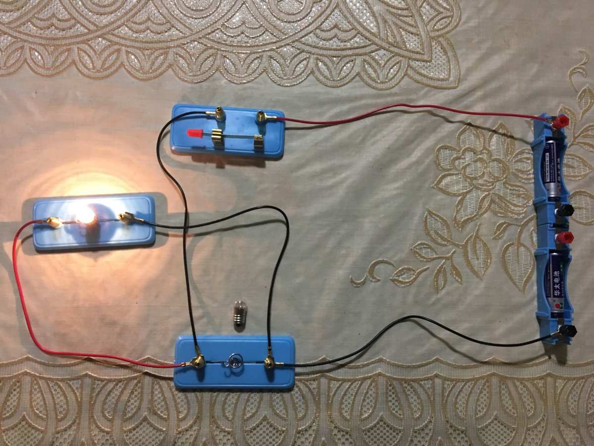 串聯和并聯哪個更亮_串聯并聯哪個燈泡亮_串聯電路亮還是并聯電路亮