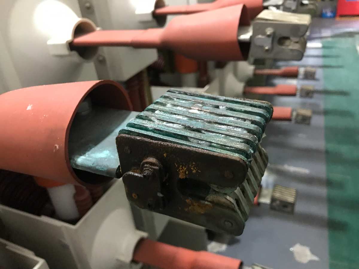 原因電流設(shè)備過(guò)大怎么辦_設(shè)備電流過(guò)大的原因_設(shè)備電流突然增大