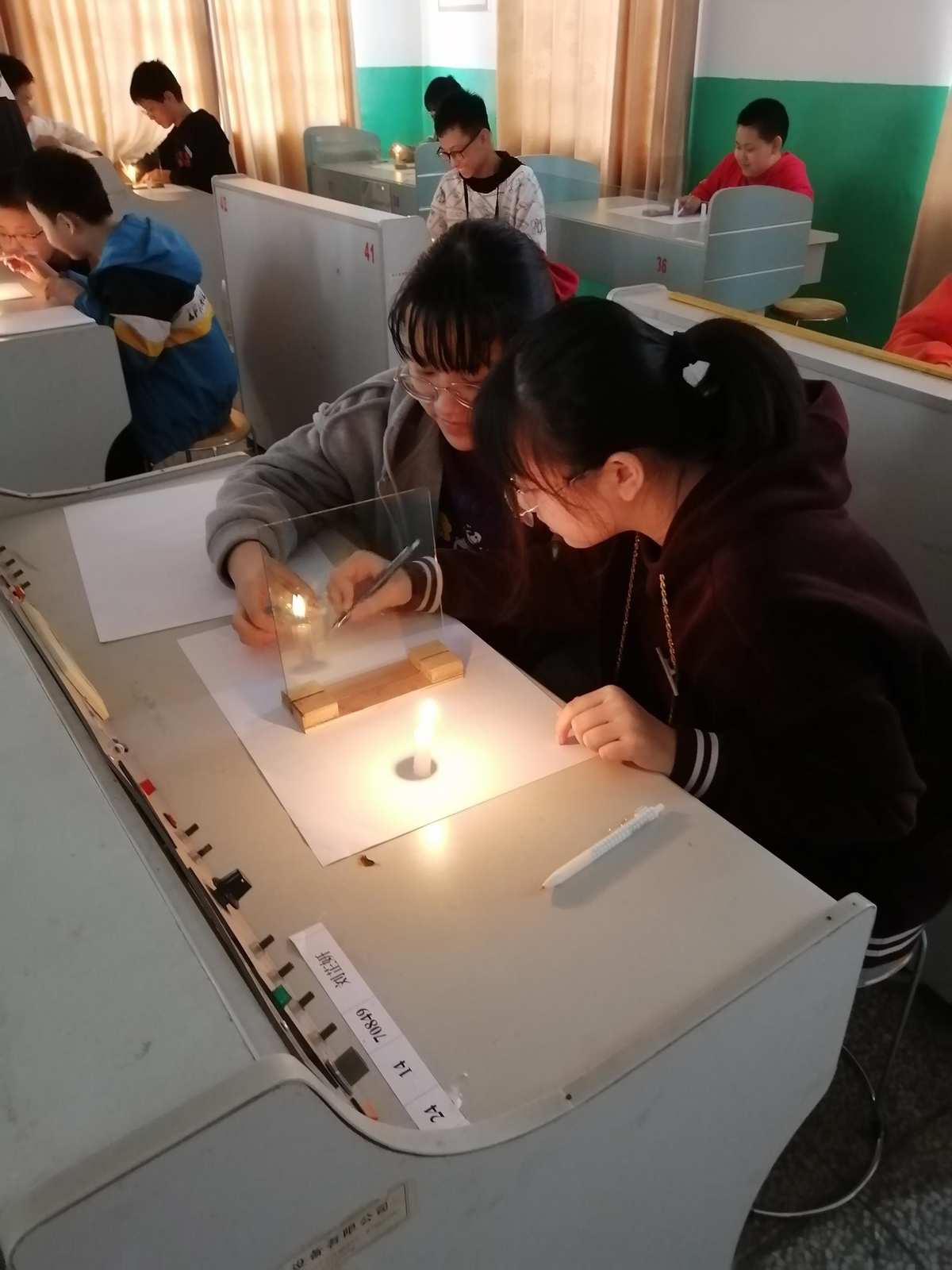 平面鏡成像教案教科版_平面鏡成像教學詳案_平面鏡成像的教案模板