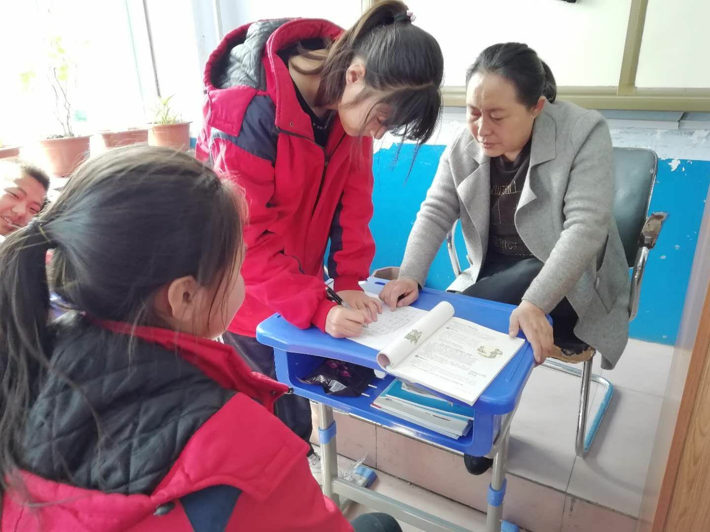 分析測試平臺摩擦磨損試驗機_拔河摩擦力受力分析_正電荷在磁場中受什么力