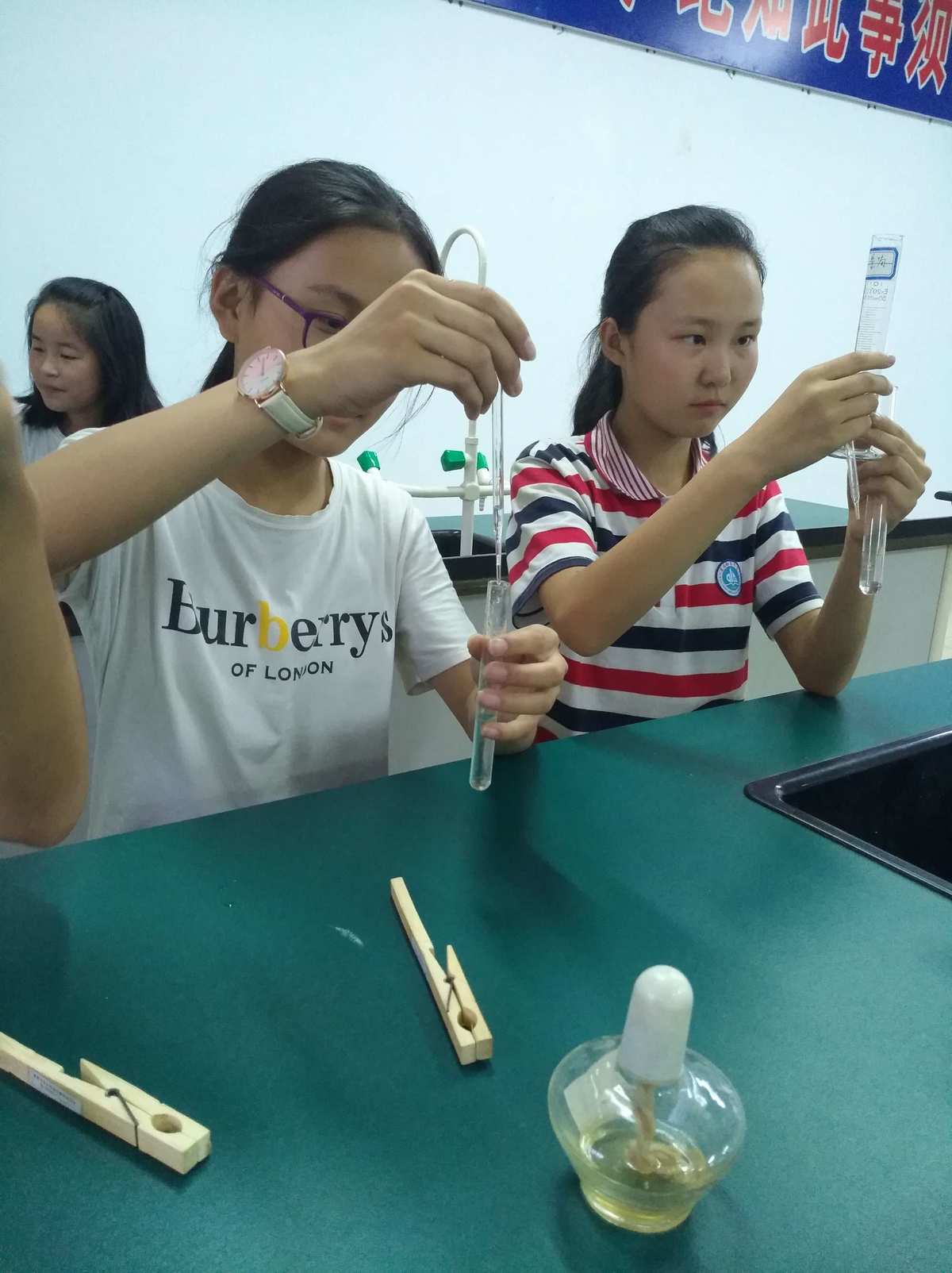 視頻操作物理實驗電路怎么做_物理電路實驗視頻教程_物理實驗操作視頻電路