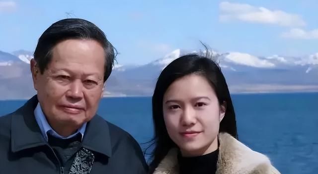 楊振寧岳父_楊振寧岳父和楊振寧孫女_翁帆爸娶楊振寧孫女真的假的