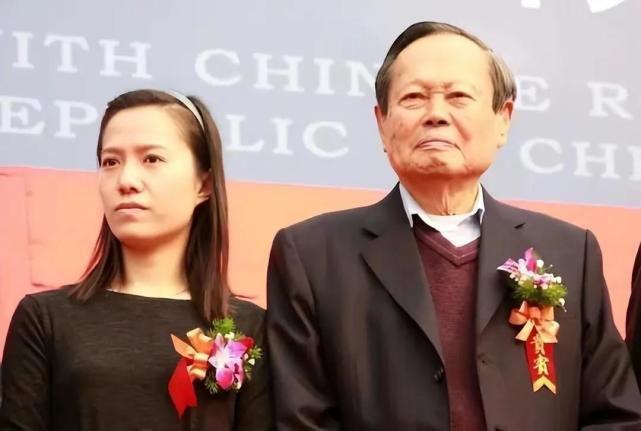 楊振寧有多少財產_翁帆與楊振寧有孩子嗎_翁帆和楊振寧有孩子嗎