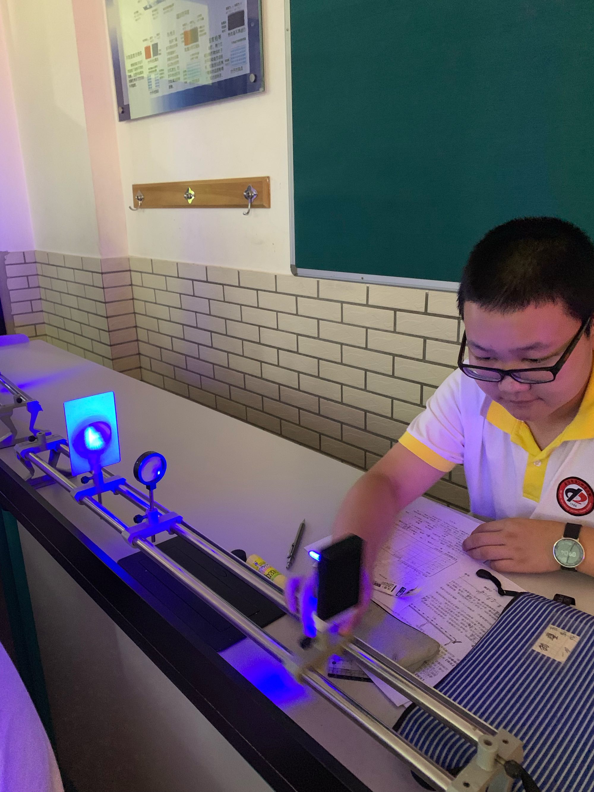光學凸透鏡成像規(guī)律視頻_光學凸透鏡成像規(guī)律表格_凸透鏡成像規(guī)律表格數(shù)據(jù)
