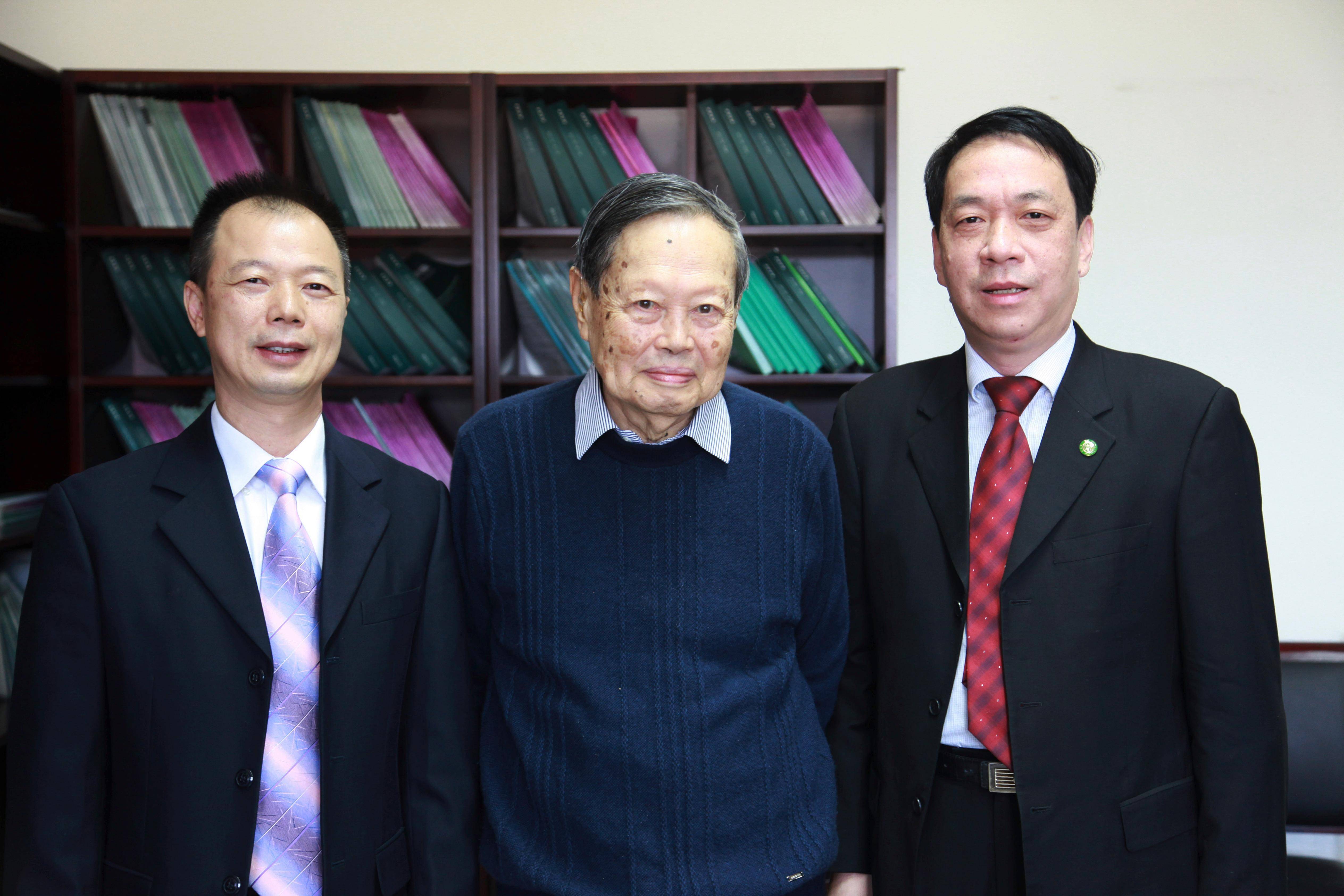 楊振寧物理家學(xué)家簡介_物理學(xué)家楊振寧_物理學(xué)家楊振寧