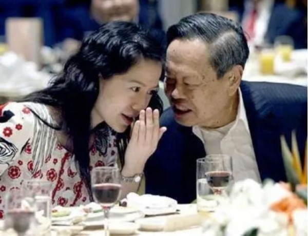 楊振寧物理學(xué)家百人合照_楊振寧和哪位物理學(xué)家見面_楊振寧20位物理