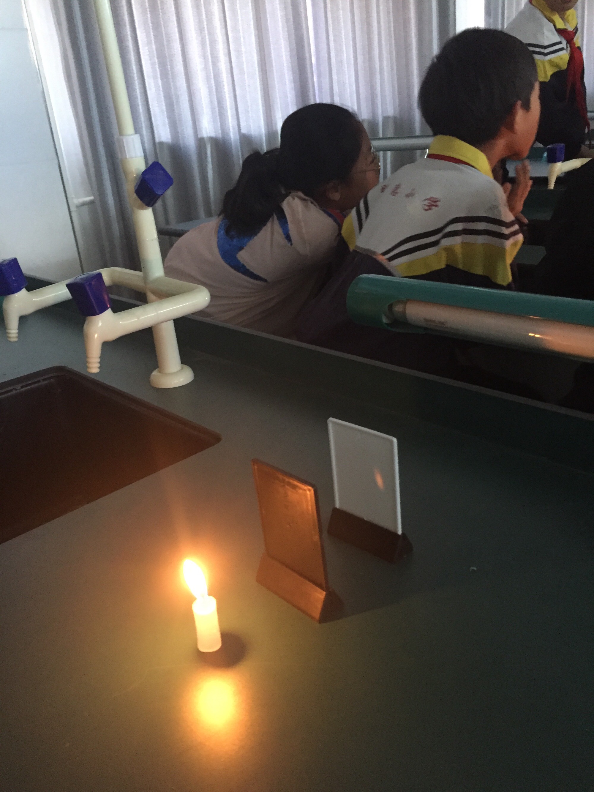 光的直線傳播教學(xué)設(shè)計意圖_光的直線傳播教學(xué)設(shè)計意圖_光的直線傳播教學(xué)設(shè)計意圖