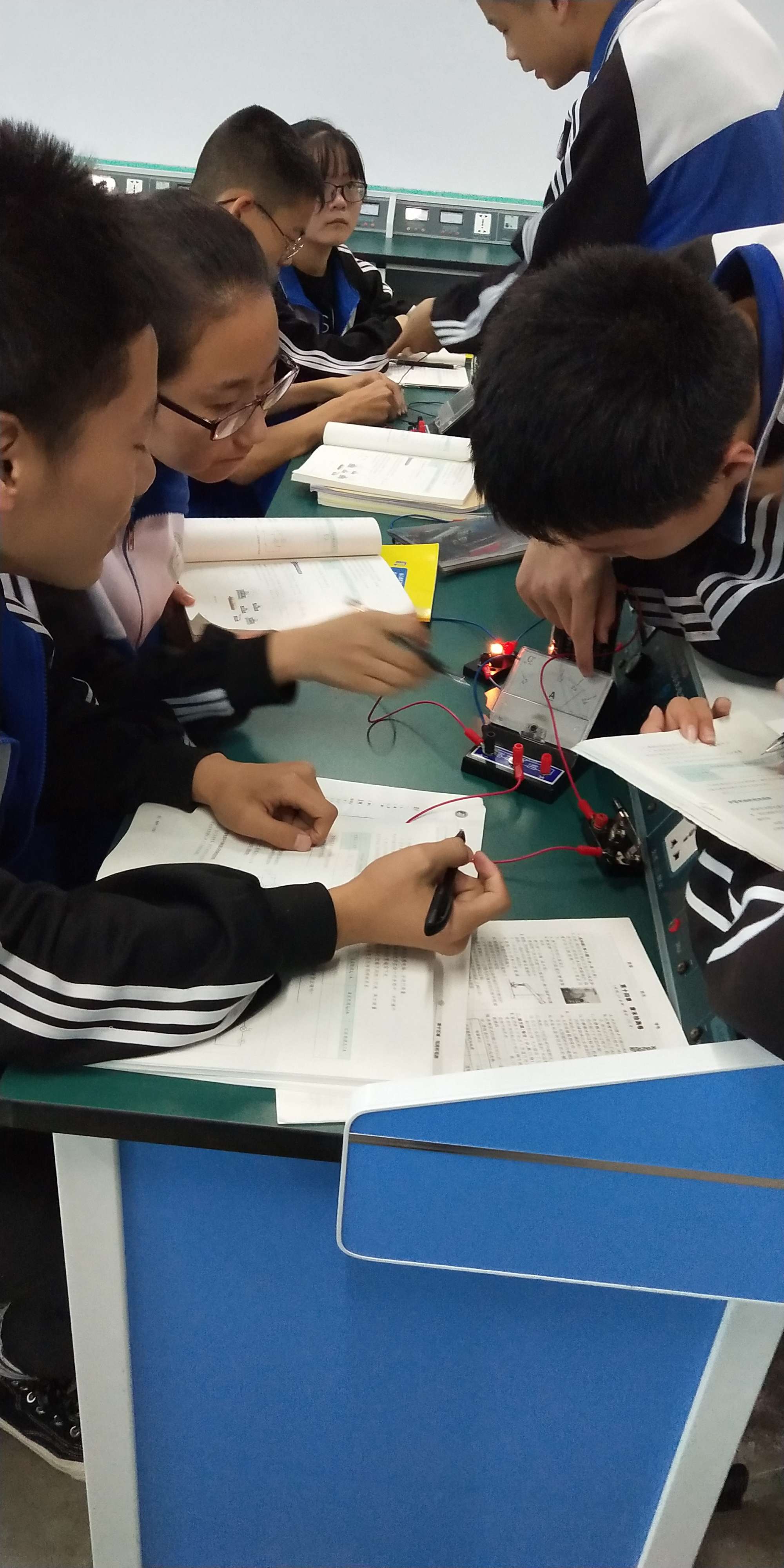 功放串聯并聯圖_初中物理串聯和并聯電路圖_初中物理動態電路集錦