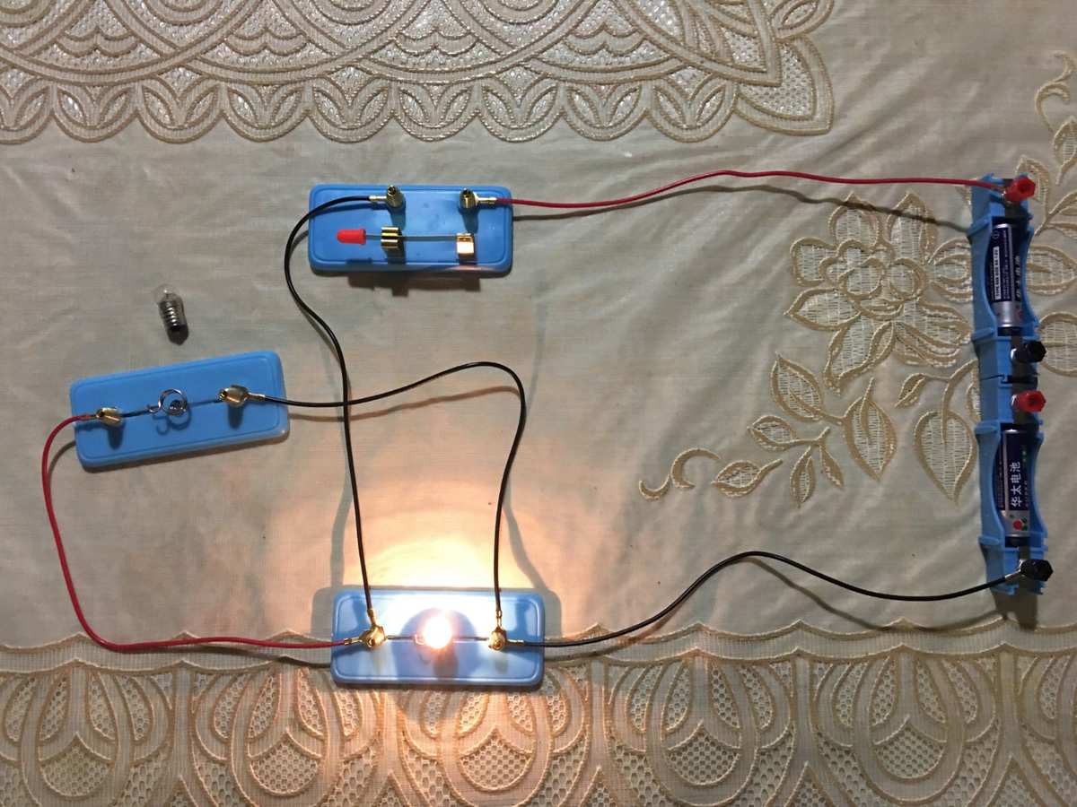 物理串并聯電路視頻_初中物理串聯和并聯視頻_物理串聯和并聯視頻