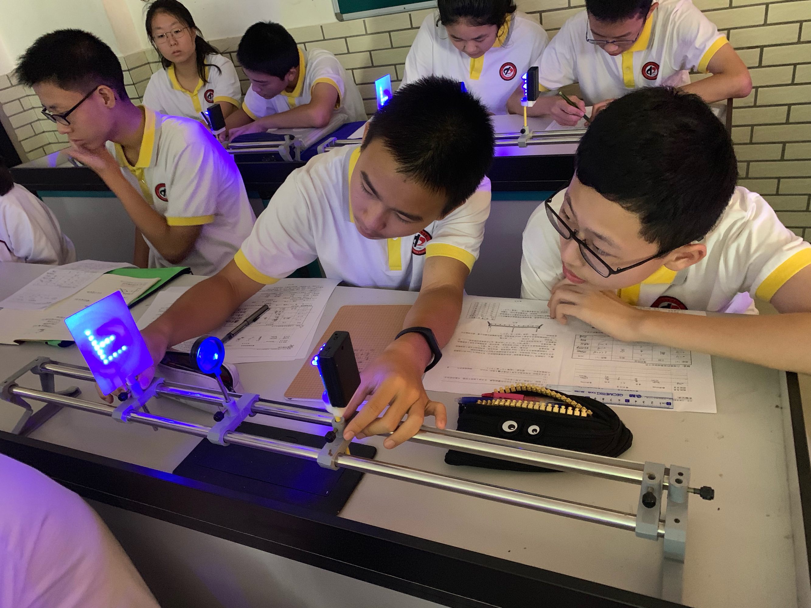成像規(guī)律凸透鏡表格_凸透鏡成像規(guī)律光路圖視頻_凸透鏡成像規(guī)律動(dòng)畫演示網(wǎng)站