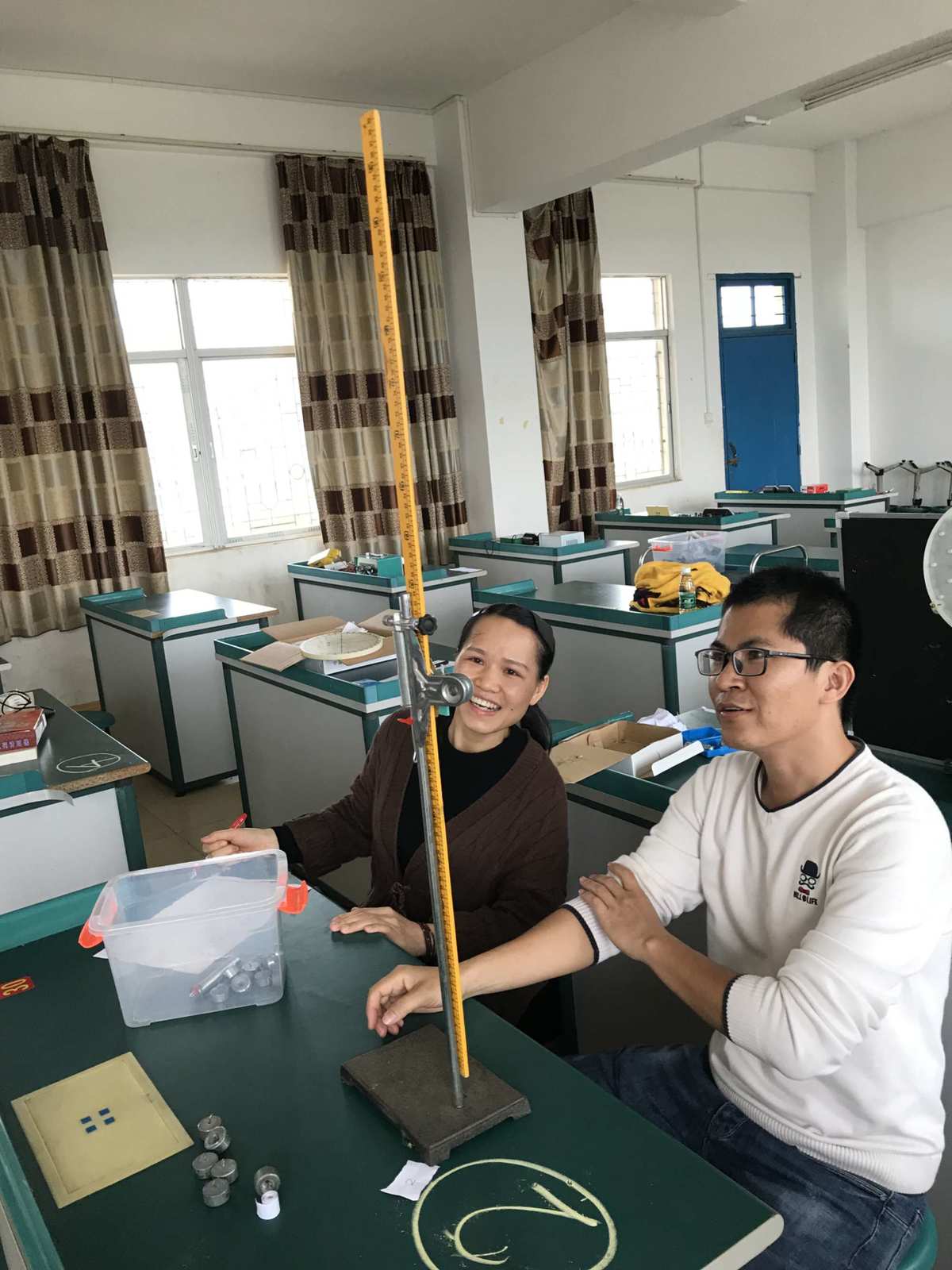 實驗現象有哪些_實驗現象有趣的化學實驗_光現象有哪些實驗