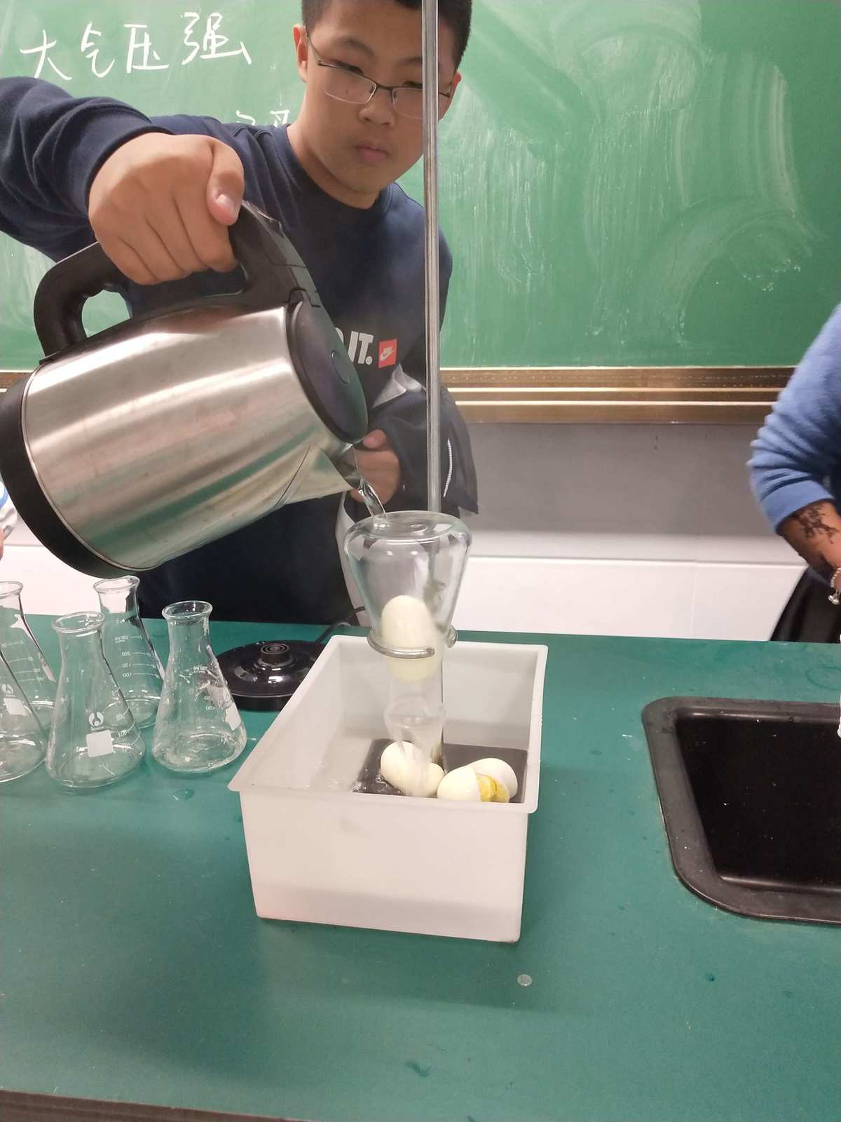 大氣壓強教學案例分析_大氣的壓強教學視頻_大氣壓強教學案例