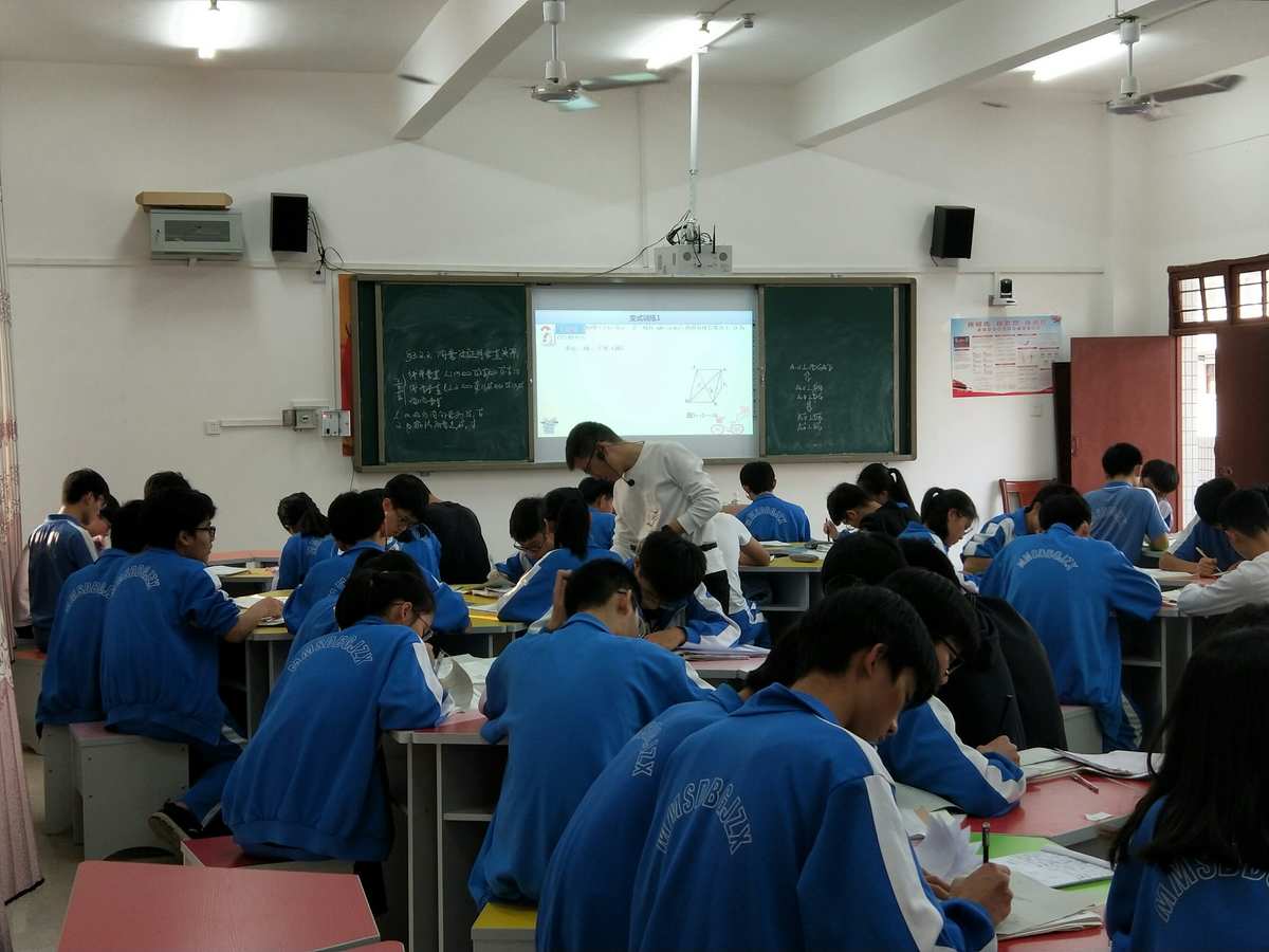 牛頓第一定律優秀教學設計_牛頓定律說課稿板書_牛頓定律的課件ppt