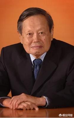 著名物理學(xué)家楊振寧簡介_楊振寧物理學(xué)界合照_楊振寧在物理學(xué)界是什么水平