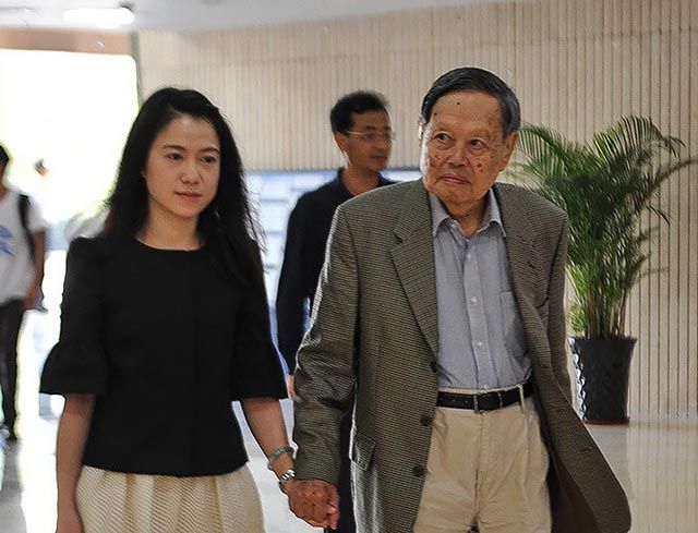 物理學家爺孫戀