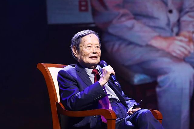 物理學家爺孫戀
