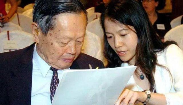 物理學家爺孫戀