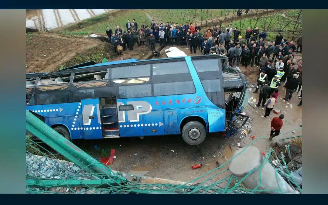 徐某駕駛一輛中型客車乘載27人