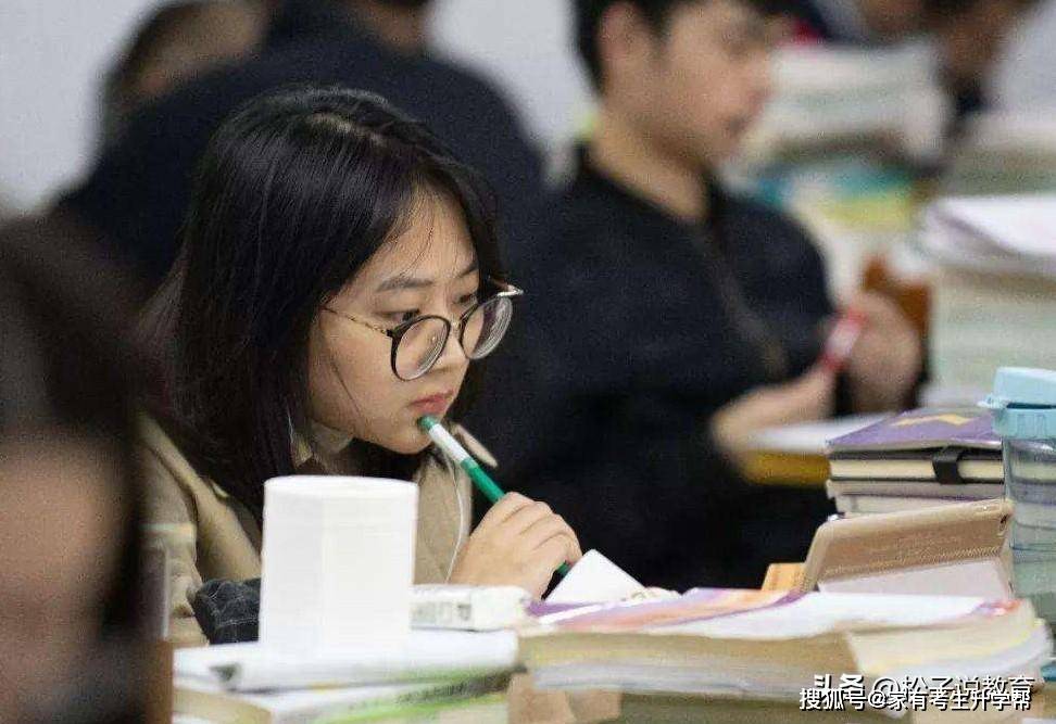 高中物理地理哪個更難教
