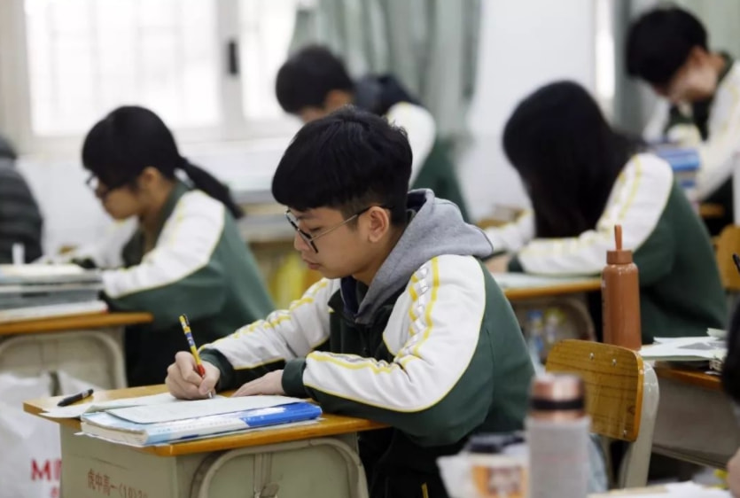 高中物理地理哪個更難教