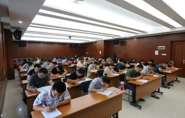 2024年會計從業(yè)資格證報名時間