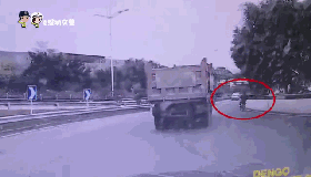 葉某駕駛中型廂式貨車