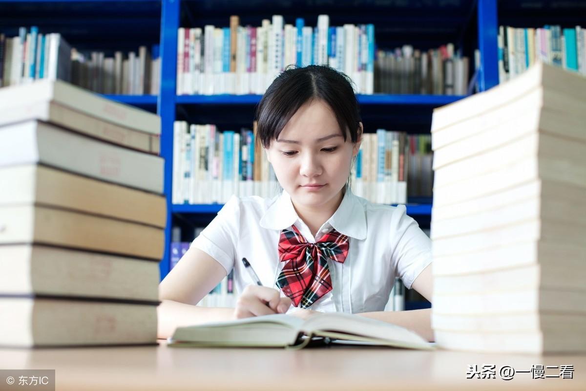 中美課程標(biāo)準(zhǔn)均強(qiáng)調(diào)中學(xué)生應(yīng)開展學(xué)科閱讀