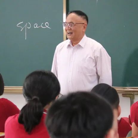 三峽藝術高中物理