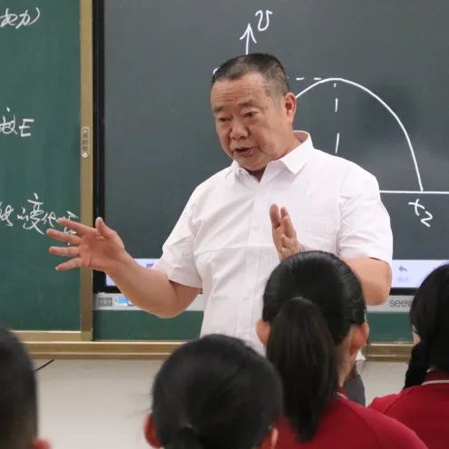 三峽藝術高中物理