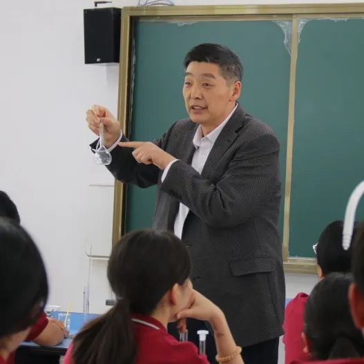 三峽藝術高中物理