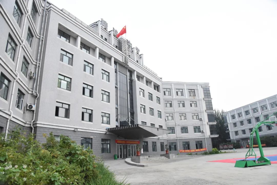 三峽藝術高中物理