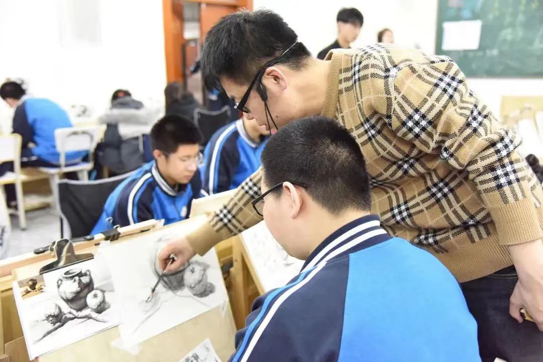 三峽藝術高中物理