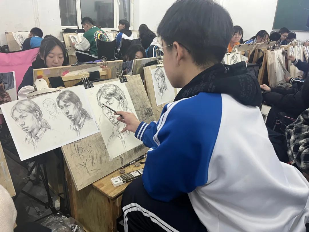 三峽藝術高中物理