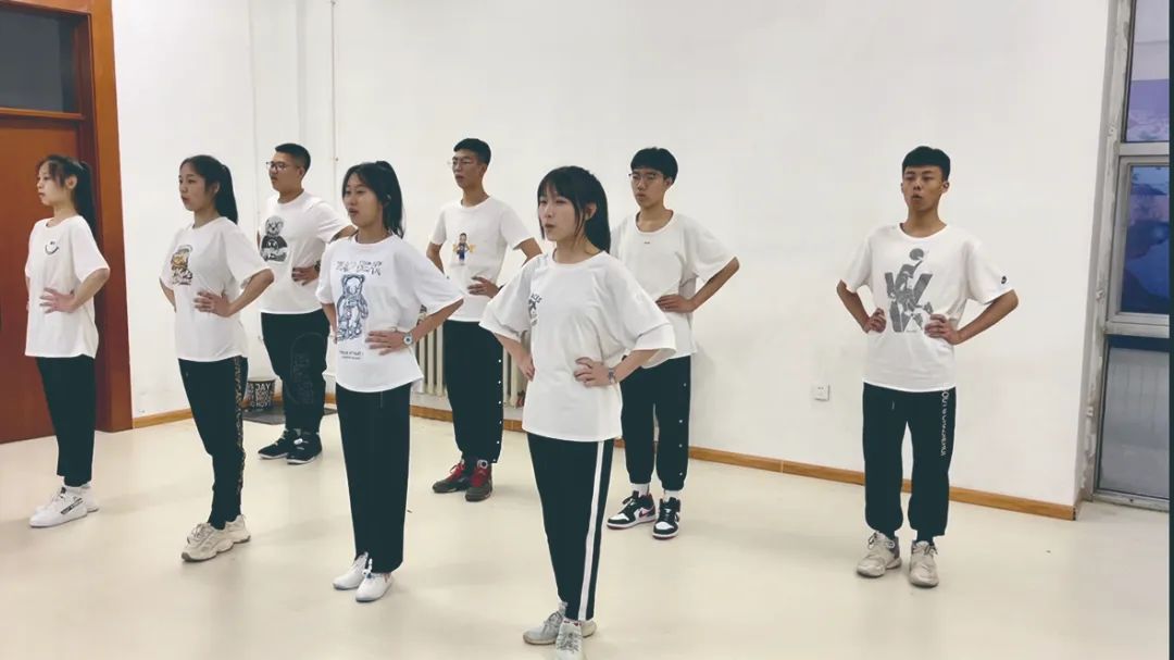 三峽藝術高中物理