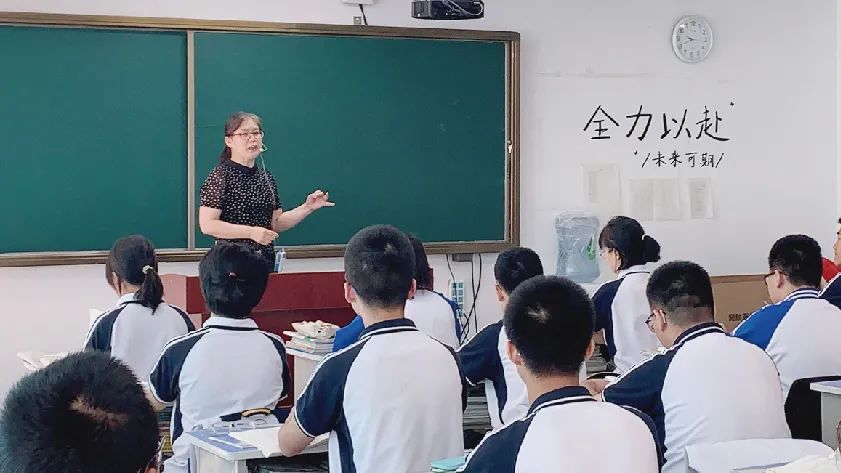 三峽藝術高中物理