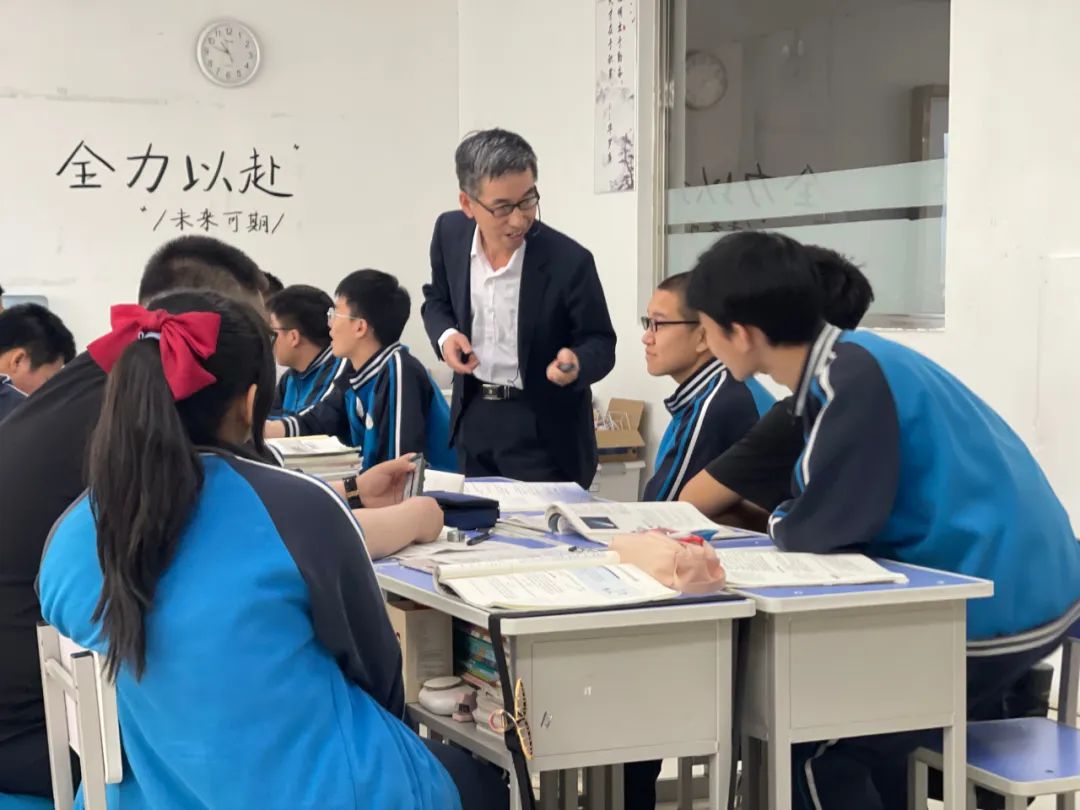 三峽藝術高中物理