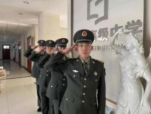 三峽藝術高中物理
