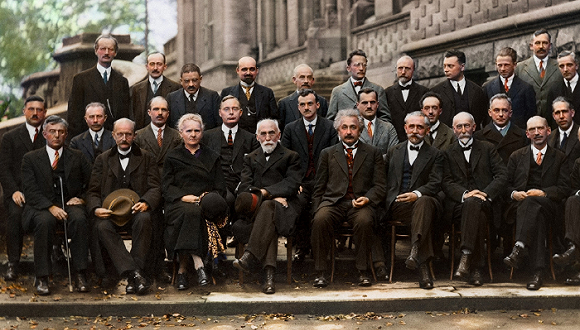 1927 年索爾維會議合影：當今科學為何只說英語？