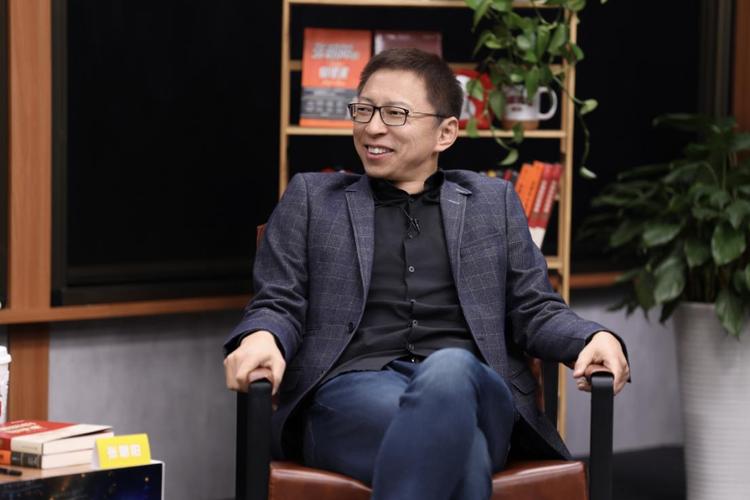 物理學(xué)的統(tǒng)一之路：張朝陽與徐一鴻對話青年學(xué)子，強(qiáng)調(diào)創(chuàng)新與實踐