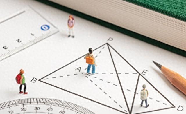 高中物理電場平衡試題